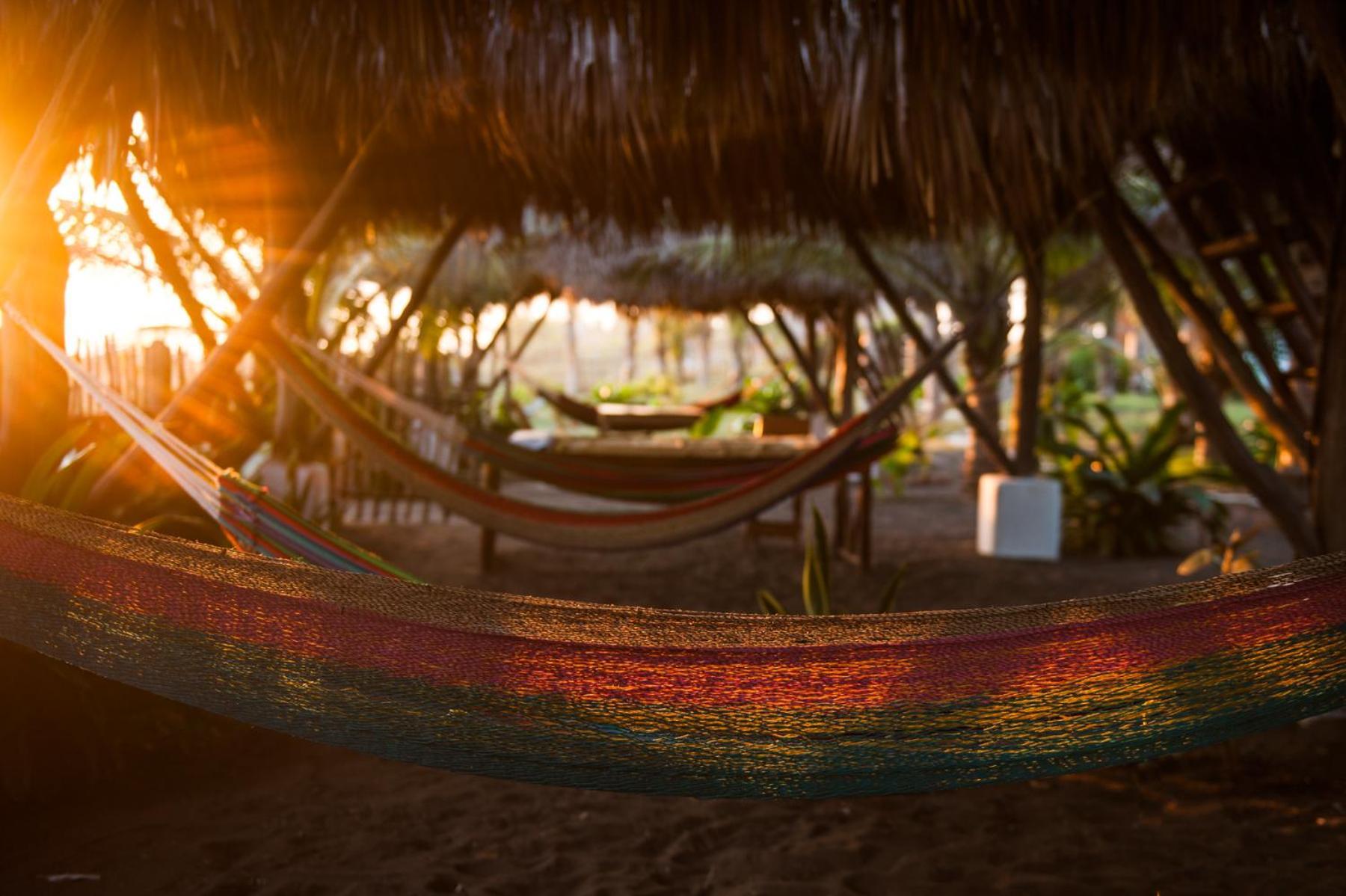 Готель Paredon Surf House El Paredon Buena Vista Номер фото