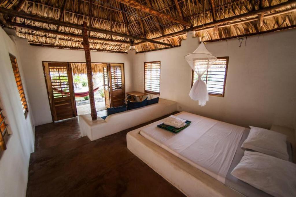 Готель Paredon Surf House El Paredon Buena Vista Номер фото